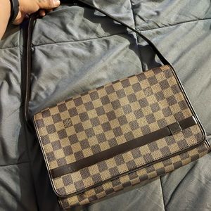 Louis Vuitton Damier Purse